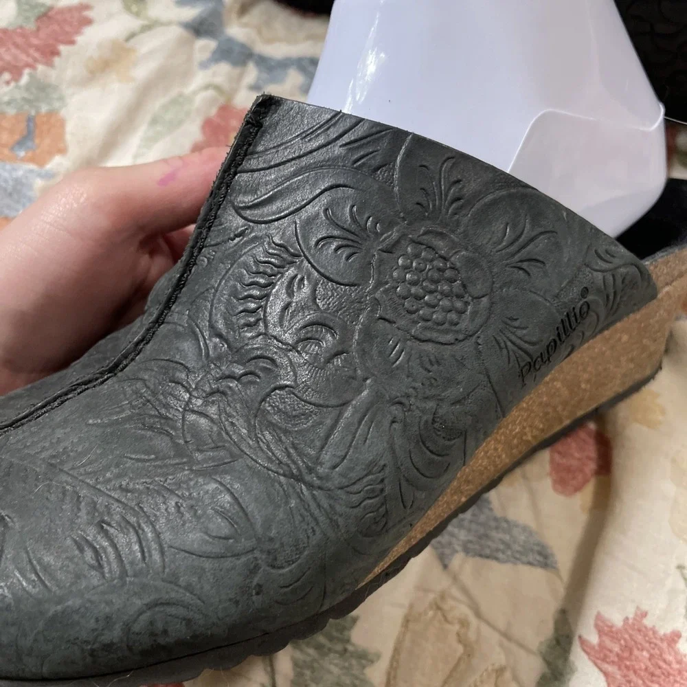 Papillio Birkenstock 39/8 Dana Black Embossed Floral Wedge Clogs Western Boho